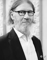 Jean Paul Van Bendegem (1953) is een Vlaamse wiskundige en filosoof. Hij is ook emeritus professor aan de Vrije Universiteit Brussel.

Zijn wetenschappelijk onderzoek gaat over de filosofie van de wiskunde. Aan de ene kant wordt onderzocht welke rol het oneindigheidsbegrip in de wiskunde speelt, en of die oneindigheid geëlimineerd kan worden. Aan de andere kant wordt bekeken hoe de wiskundige praktijk in de realiteit wordt beoefend en niet in een geïdealiseerde voorstelling. Met zijn boek ‘Tot in der eindigheid. Over wetenschap, New-Age en religie’ (Hadewijch, 1997) toont hij ook interesse in de relatie tussen wetenschap en religie.

Sindsdien heeft Jean Paul een reeks boeken op zijn naam staan over diverse thema’s. Voorbeelden zijn zoals ‘Over wat ik nog wil schrijven’ (Garant, 2008), waarin hij tien nog te realiseren boekprojecten presenteert, ‘De vrolijke atheïst’ (Houtekiet, 2012), over zijn eigen transformatie van opgroeien in een gelovig gezin naar 'een eigen soort van atheïsme' en ‘Wijs, grijs & puber’ (ASP, 2020), een pleidooi voor de burgerlijk ongehoorzame senior.